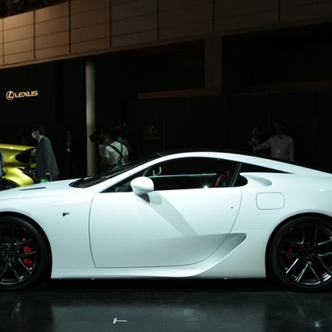 【東京モーターショー09】レクサス LFA…カーボンの造形を極める 画像
