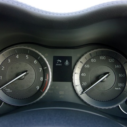 【日産 フーガ 新型発表】メーター周りにピラミッドが… 画像