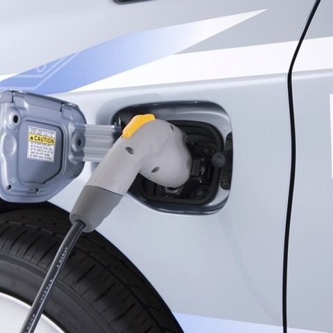 【日産 リーフ & トヨタ PHV 技術解説】電池・モーター制御・航続距離の違いは 画像