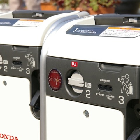 ホンダ ガスパワー発電機:コンセントの位置にも理由がある 画像