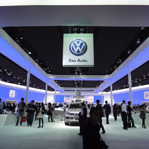 【北京モーターショー10】VW、エコ運転を啓発するパンフレットを配布 画像