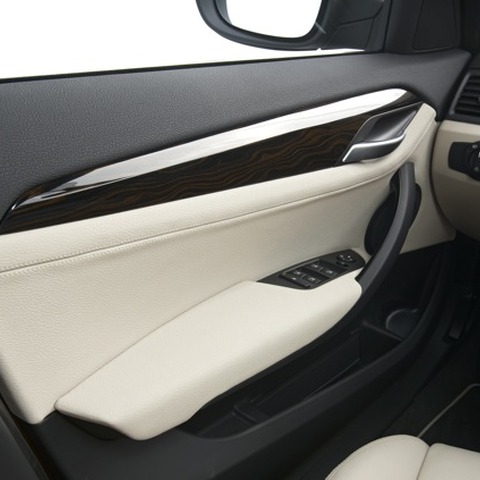 【BMW X1 日本発表】ドライバーオリエンテッドなインテリア 画像