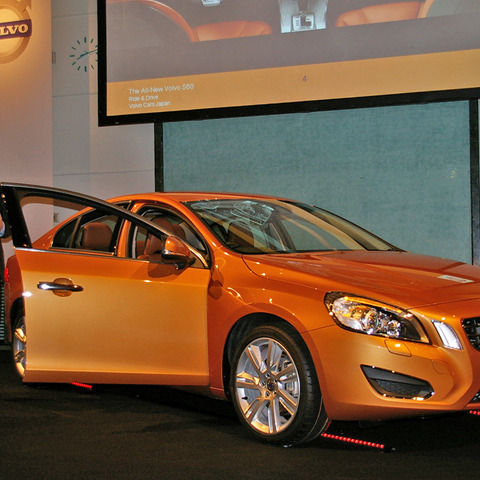 【ボルボ S60 新型】“ダブルウェーブ” は馬の筋肉から 画像
