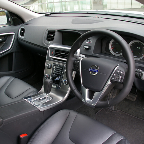 【ボルボ S60 新型】スカンジナビアンデザインの“動”と“静” 画像