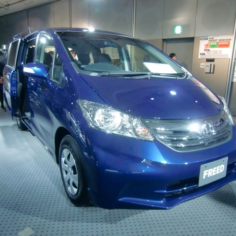 ホンダ フリード 一部改良…空力向上とフリードらしさ 画像