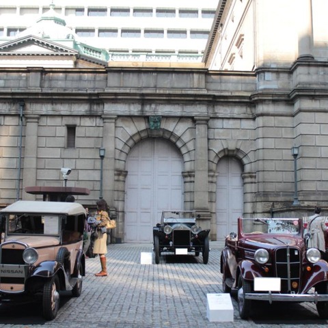 日本の道路の始点にクラシックカーが集合 日本橋架橋100周年 画像