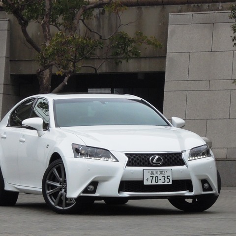 【レクサス GS 試乗】落ち着きのある内装とは裏腹にトガった走り…島崎七生人 画像