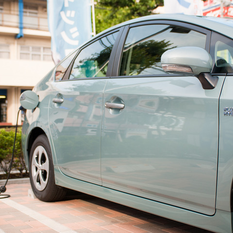 【トヨタ プリウスPHV】実用性はさながら電動アシスト自転車のよう…島崎七生人 画像