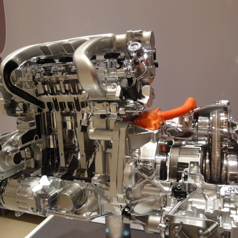 【日産 先進技術 発表】FF車用新ハイブリッドはミドルクラス以上限定か 画像