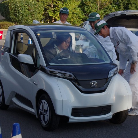 【ホンダミーティング12】3人乗り超小型EVはファントゥドライブ 画像