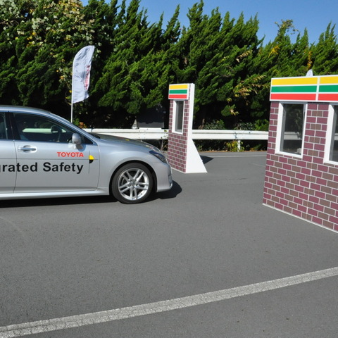 【トヨタ安全技術12】次期クラウンに搭載見込みの駐車場内事故防止システム 画像