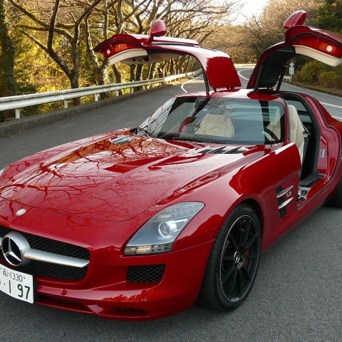 【メルセデスベンツ SLS AMG 試乗】圧倒的な存在感と走りの奥深さ…島崎七生人 画像
