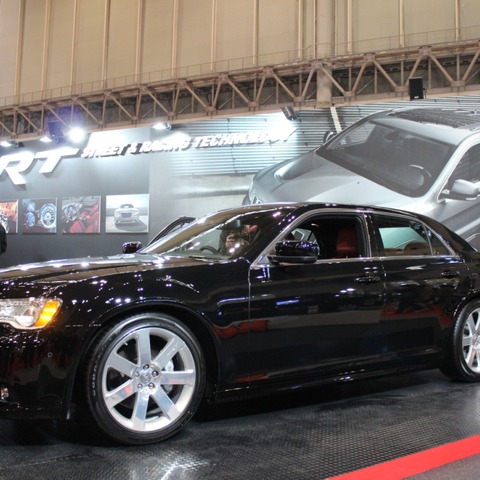 クライスラー 300SRT8、「走り以外にも贅を尽くした」 画像