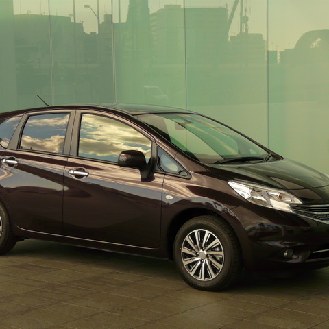 【日産 ノート・アクシス 試乗】上質感と世界観は標準車とは別モノ!…島崎七生人 画像