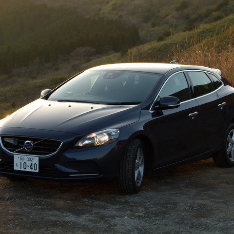【ボルボ V40 T4 試乗】“これがいい”と思わせられるベースモデル…島崎七生人 画像
