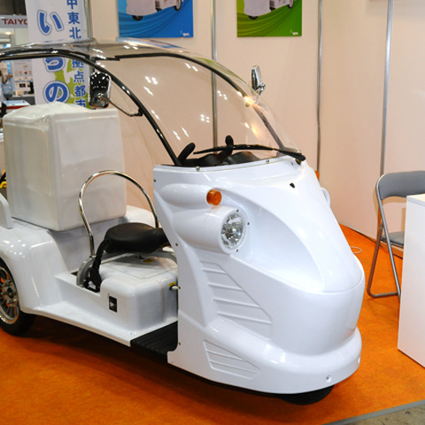 【スマートコミュニティジャパン13】プリント基板メーカーが手がけた2人乗り3輪EV 画像