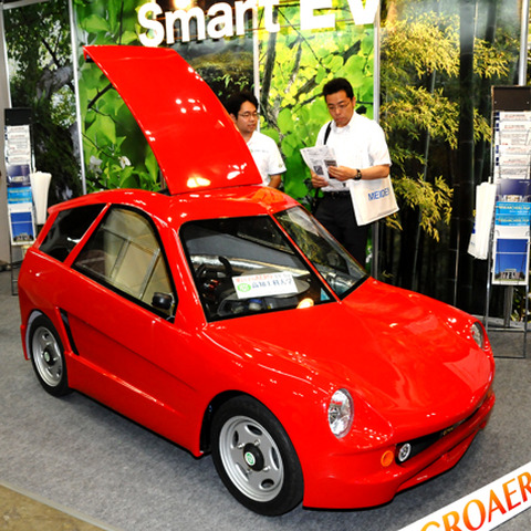 【スマートコミュニティジャパン13】高知工科大学が開発した後輪インホイールモーターの小型EV 画像