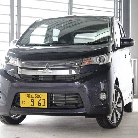 【三菱 eK 新型発売】ナンバープレートの位置は数ミリずつ各車で違う 画像