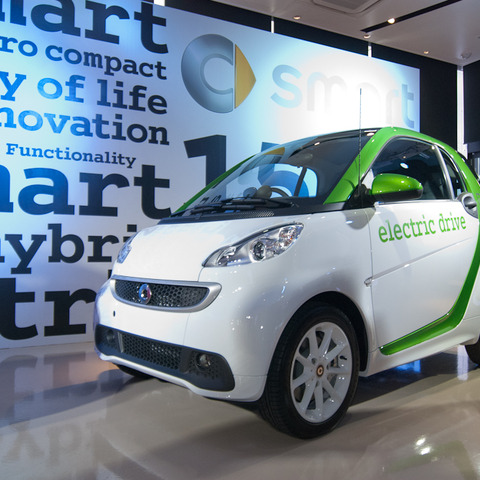 【スマート フォーツーEV 試乗】シティ・コミューターとしての使い方が一番…岩貞るみこ 画像