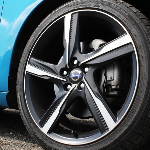 【ボルボ 60シリーズ R-DESIGN 改良新型】洗練されたスタイリングパッケージ 画像