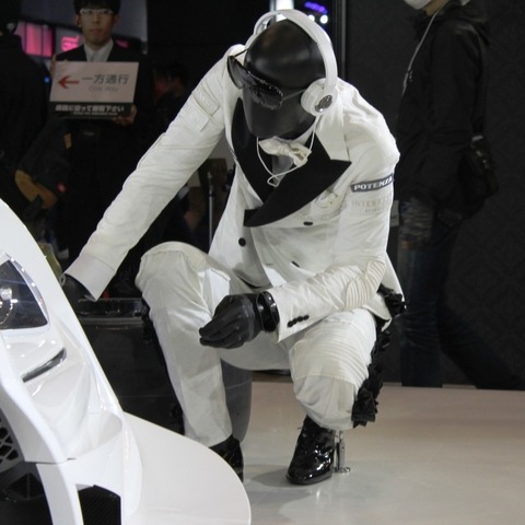 【東京オートサロン14】レクサスブース、サーキットのピットを表現 画像