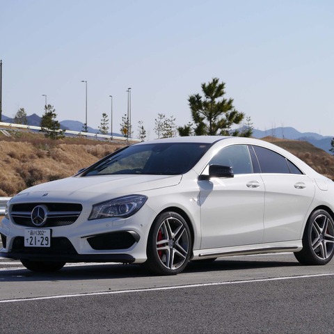 【メルセデスベンツ CLA45 AMG 試乗】世界最強の4気筒が織りなす圧倒的パフォーマンス…中村孝仁 画像