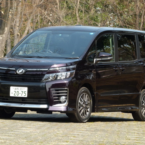 【トヨタ ヴォクシー 試乗】しっかり感のある走りが頼もしいガソリンモデル…島崎七生人 画像