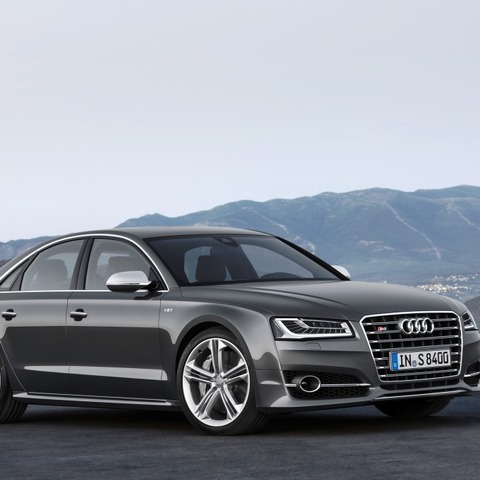 【アウディ A8 改良新型 発売】スポーティ極めたS8、コンフォート突き詰めたW12で個性強調 画像