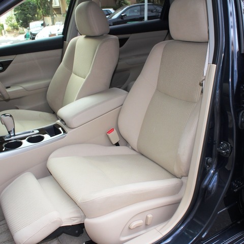 【日産 ティアナ 新型発売】中折れ発想で長時間乗っても疲れないシート 画像