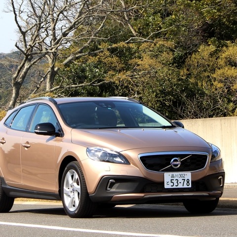 【ボルボ V40クロスカントリー T4 Nordic発表】クロスカントリーのFFモデルを導入した理由 画像