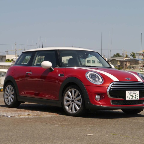 【MINI クーパー 試乗】音と光が演出効果を盛り上げる楽しい走りの空間…中村孝仁 画像