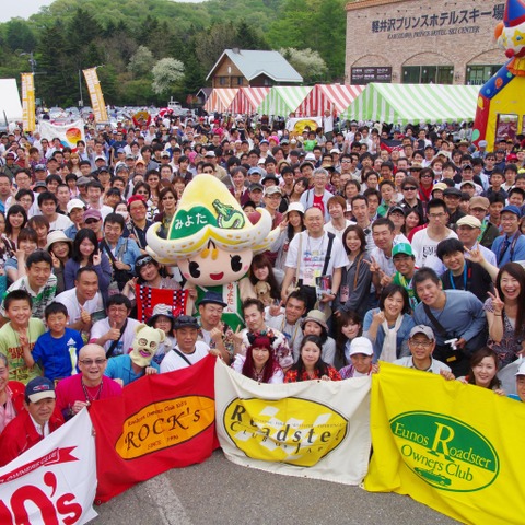 ロードスター を投げ出さなかったマツダ、25周年をファンが祝福…4代目どうなる? 画像