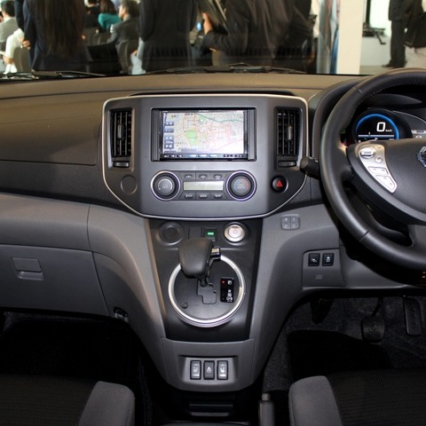 【日産 e-NV200 発表】リーフのテイスト取り込み、シンプルにまとめたインテリア 画像