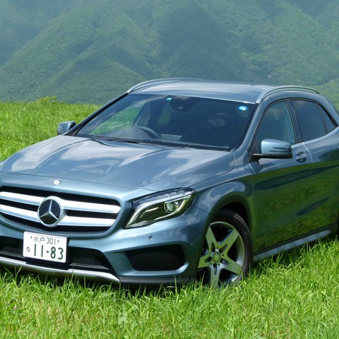 【メルセデスベンツ GLA250 4MATIC Sport 試乗】乗り味は Aクラス、だが似て非なる物…島崎七生人 画像
