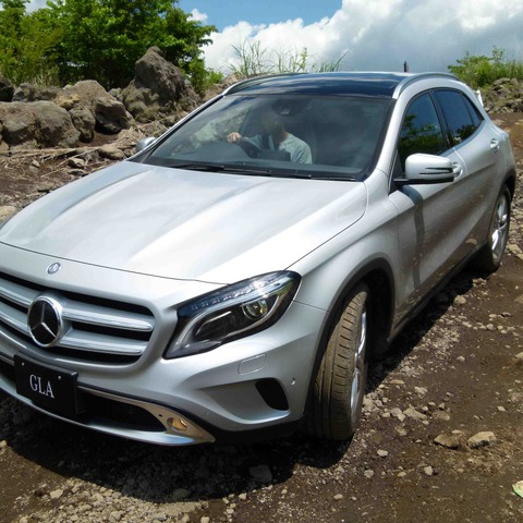 【メルセデスベンツ GLA250 4MATIC 試乗】本格オフロードもこともなげに走破…島崎七生人 画像