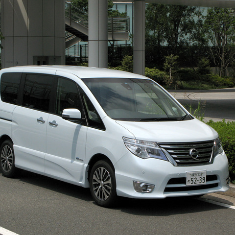 【日産 セレナ ハイウェイスター 試乗】“ミニバンが欲しいけどぶつけたくない人”の味方…諸星陽一 画像