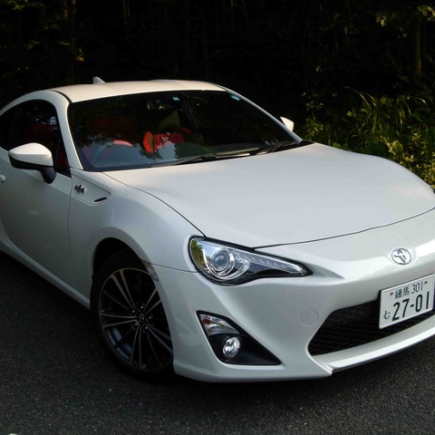 【トヨタ86 GT Limited 6AT 試乗】カドマルな乗り味に好感…島崎七生人 画像
