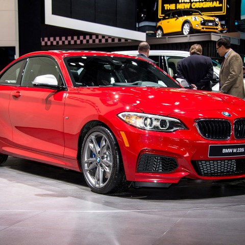 【BMW M235i クーペ 試乗】普段は淑女、ときどきゲリラ豪雨的に奔放…岩貞るみこ 画像
