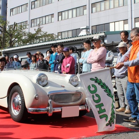 桐生で町を上げてのクラシックカーフェス開催…来場者2万人以上、コンシェルジュによる説明も 画像