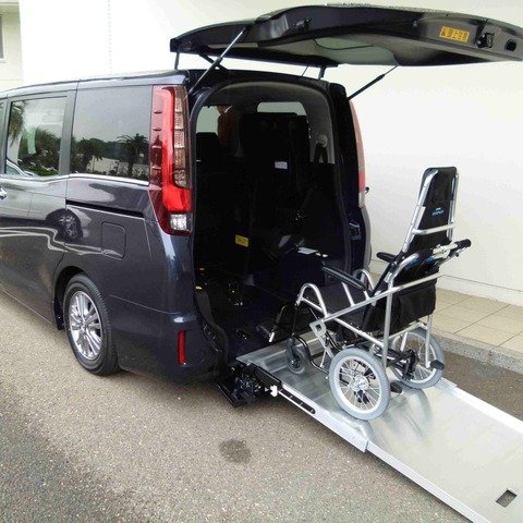【トヨタ エスクァイア 車いす仕様車 試乗】“こうだといいね”がすべて叶えられた…島崎七生人 画像