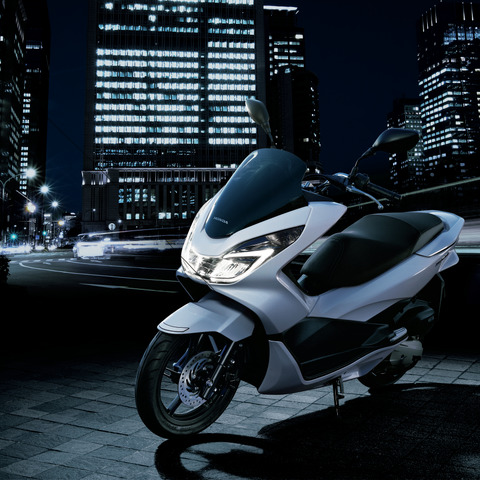 【ホンダ PCX150 試乗】原二の俊敏さで高速も、忙しい“都会人”にうってつけ…青木タカオ 画像