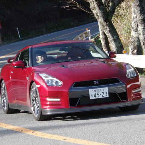 【日産 GT-R & ニスモ GT-R 試乗】ドライバーを選ばないドライビングプレジャーこそ真骨頂…中村孝仁 画像
