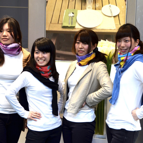 BMWと女子大生がコラボ…BMW Motorradイメージしスカーフをデザイン 画像