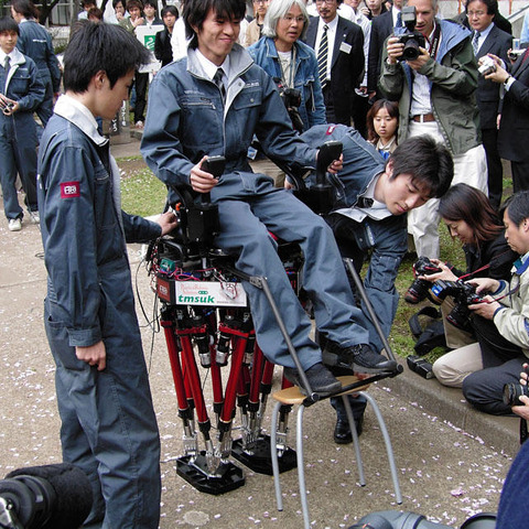 人間搭乗型二足歩行ロボット…パラレルリンクで軽量化 画像