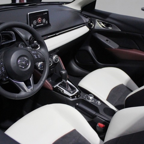 【マツダ CX-3 発売】コンセプトを最大限に表現したホワイトの革内装 画像