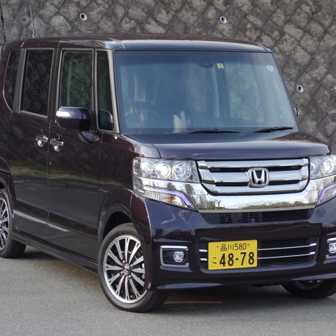 【ホンダ N-BOX カスタム 試乗】“格”を上げた内装の質感…島崎七生人 画像
