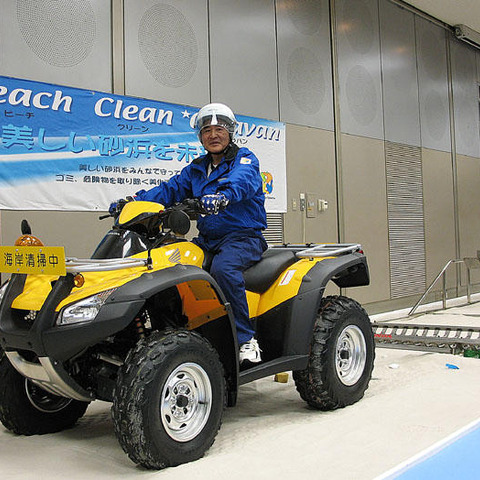 【ホンダ ビーチクリーナー】現役社員とOBによる海岸清掃活動 画像