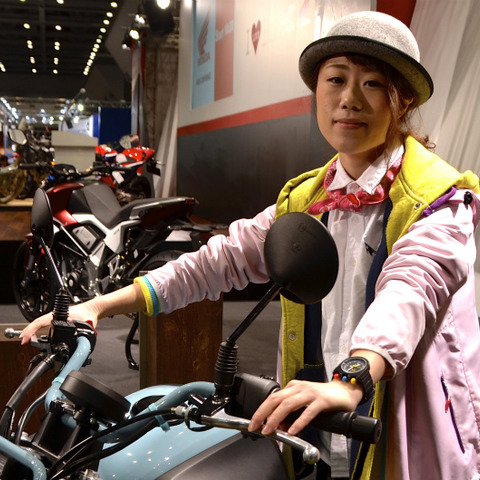 【東京モーターサイクルショー15】ホンダのBULLDOGコンセプト、女性デザイナーの狙いとは!? 画像