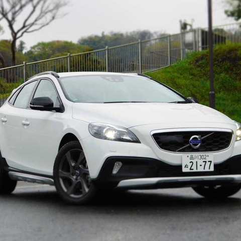 【ボルボ V40クロスカントリー 試乗】姿かたちはそのまま、だからこそ乗って初めて分かる良さ…中村孝仁 画像