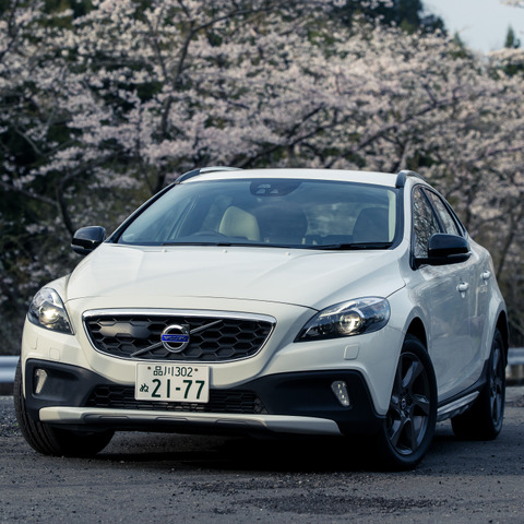 【ボルボ V40クロスカントリー 試乗】新開発エンジンが伝えるボルボの心意気…島崎七生人 画像